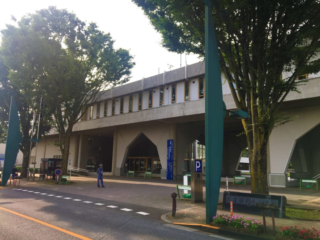 三鷹市役所の正面