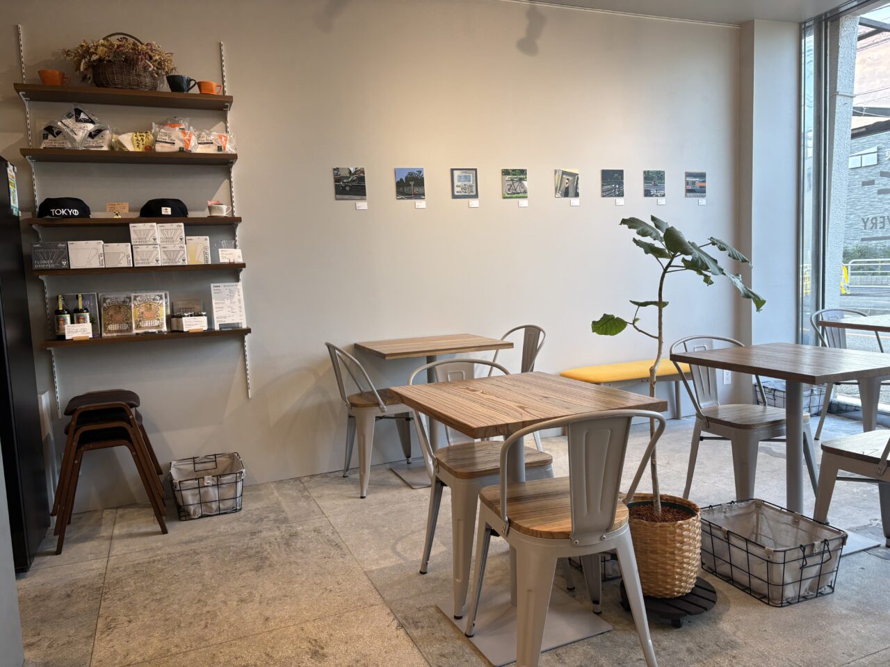 三鷹市下連雀にあるキミノコーヒーの店内