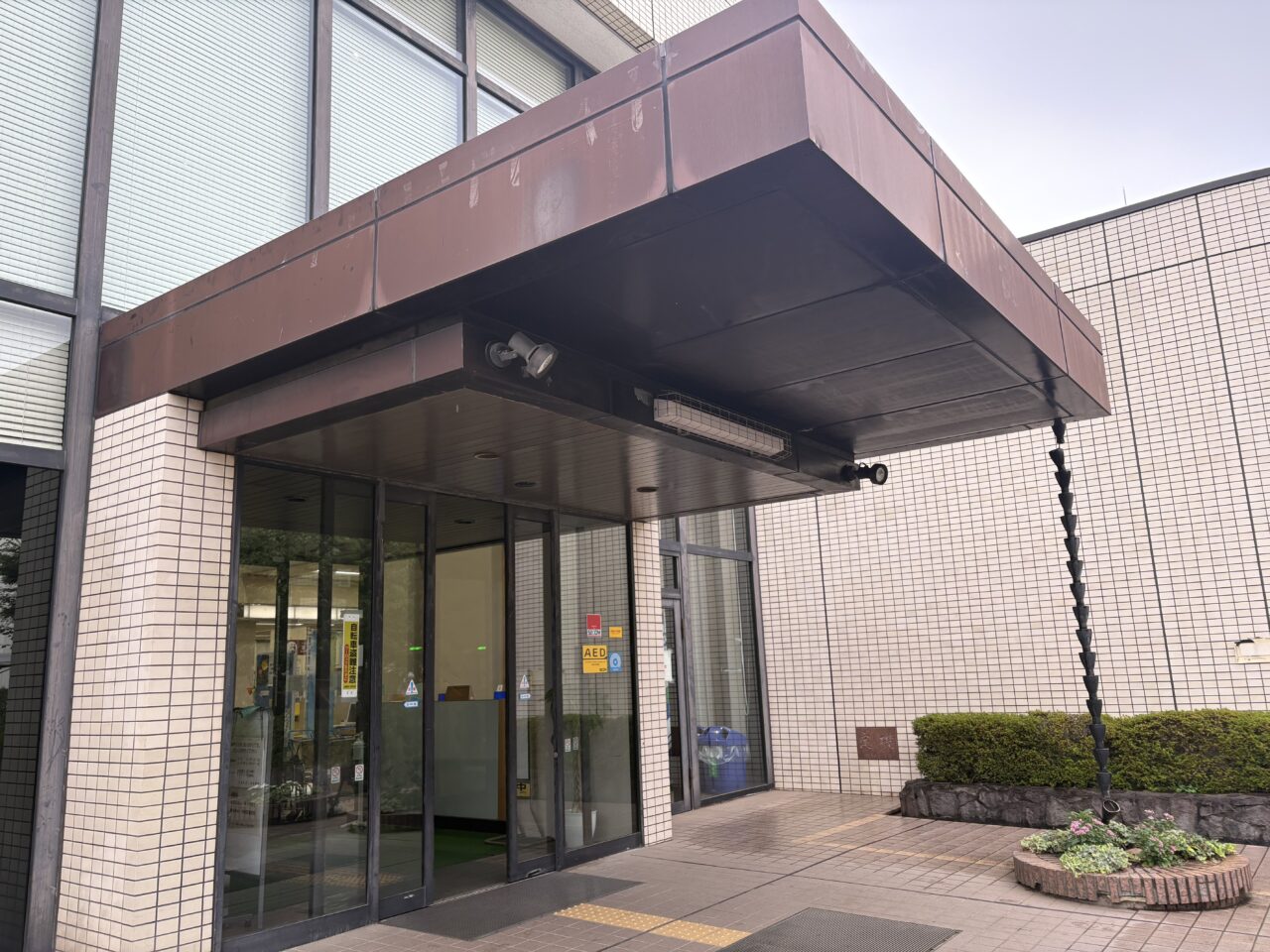 三鷹図書館外観2