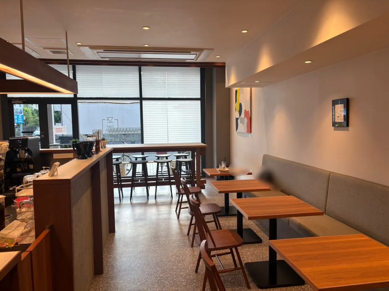 三鷹市下連雀にあるTINY PONTA COFFEE店内