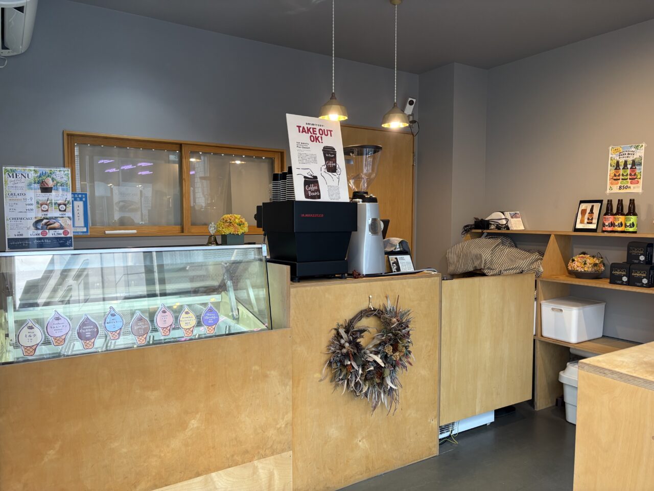 井の頭公園駅にあるcheerk fika(チルクフィーカ)店内
